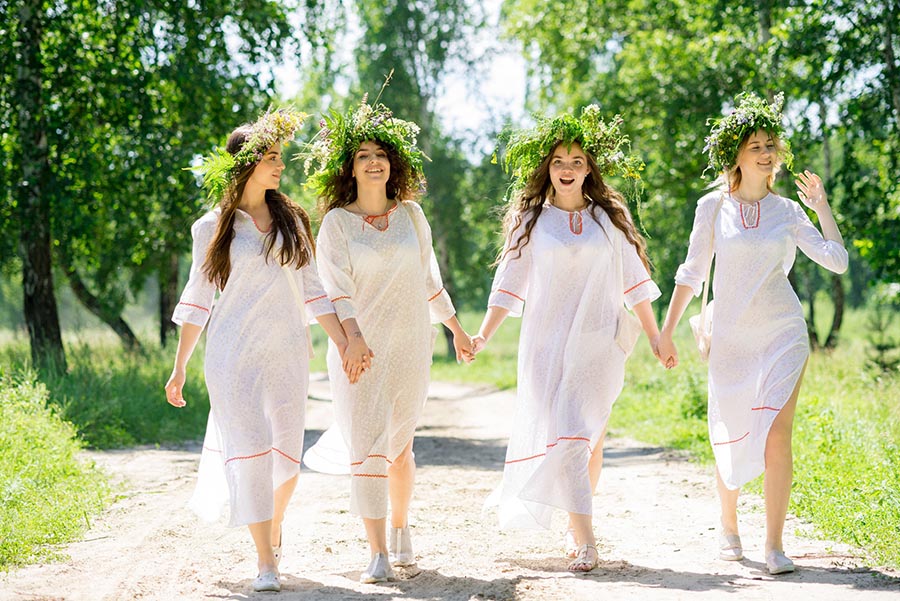 A cozy shot with Slavic girls — straight from Ashgabat