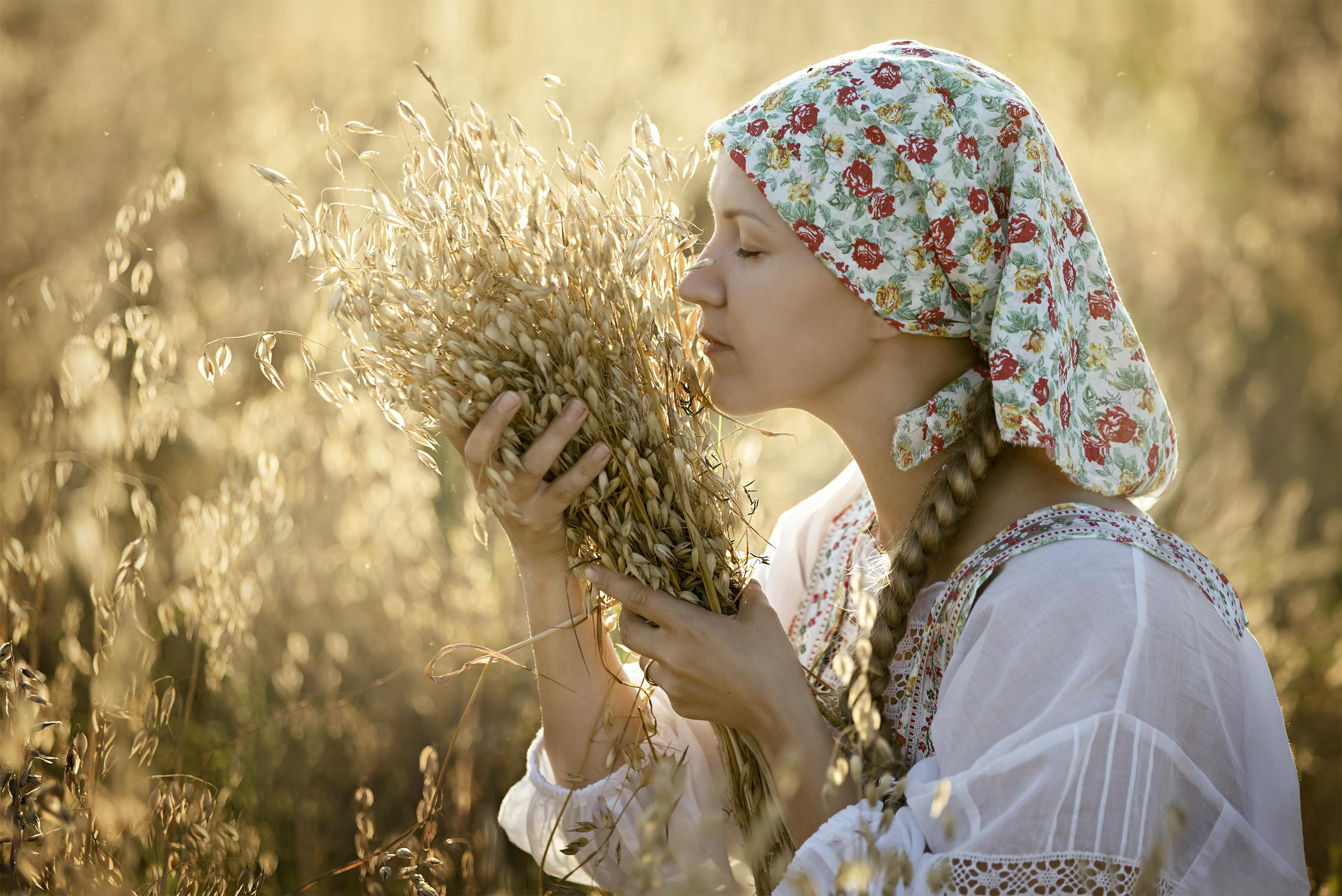 Photo Women in Slavic costumes in Ashgabat