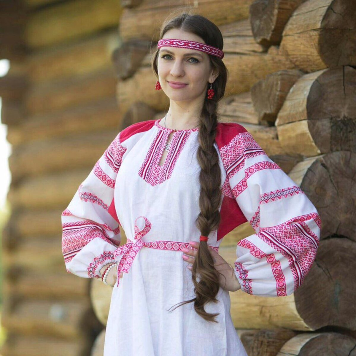 Girls in Slavic costumes brings the glow — live moments in Ashgabat